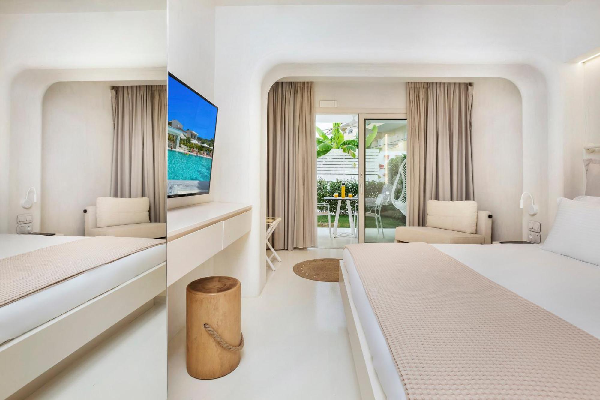 Cocoοns Luxury Suites & Villas Фурка Екстериор снимка
